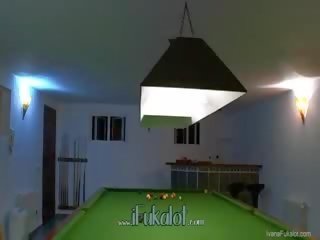 Δυο lezboes μονοφωνία επί billiard