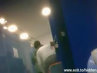 Spying ýalaňaç teens and milfs in change room show