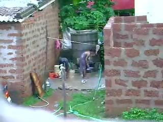 Watch this two superb sri lankan daughter getting bath in ruangan